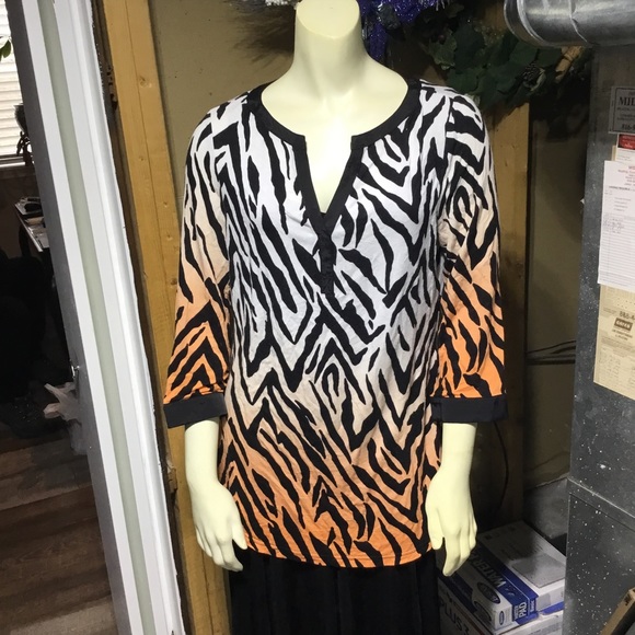 Ala Carte Travel Top - Picture 3 of 16